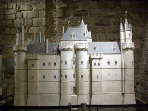 中世ルーブルの模型